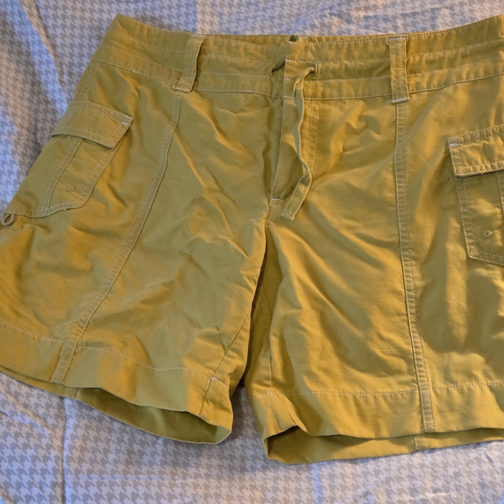 Athleta Women's Khaki Cargo Shorts